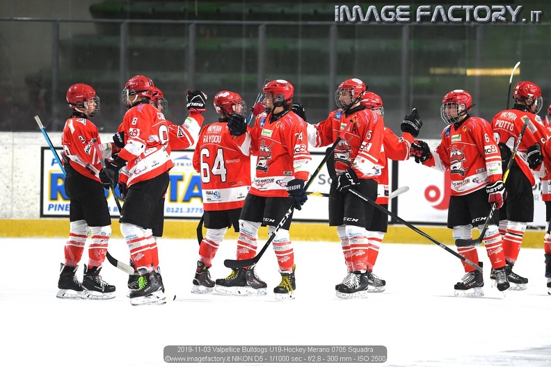 2019-11-03 Valpellice Bulldogs U19-Hockey Merano 0705 Squadra.jpg